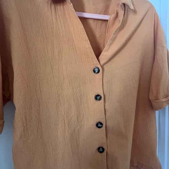 Women's Button-Up Orange Short Sleeve Shirt Size Medium - Picture 5 of 7